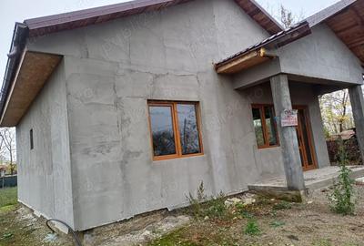 Casa de vanzare cu tot cu teren - 1
