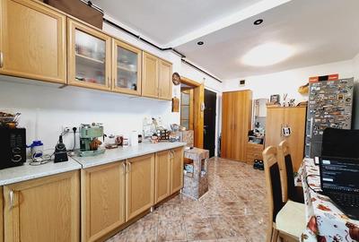 Aproape de Piata Verde. Decomandat. Cu centrala proprie. - 6