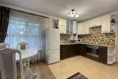 Apartament cu 3 camere decomandat în Bucureștii Noi