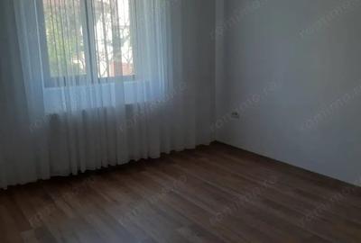 Casă cu 4 camere cu Canalizare în Central - 6