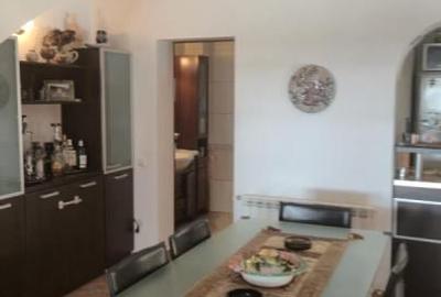 Casă cu 4 camere cu Canalizare în Central - 2