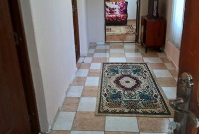 Casă cu 4 camere în Ologeni