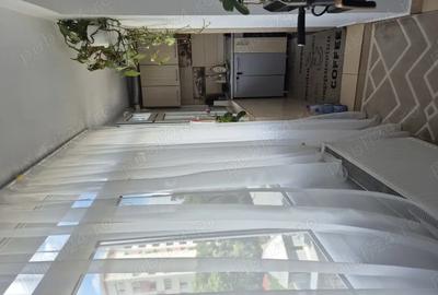 Apartament cu 2 camere transformat in 3 camere( bucataria mutata pe balcon)