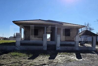 Casă cu 3 camere cu Teren 800 Mp în Amați - 2