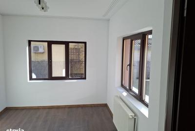 Casă cu 5 camere cu Teren 886 Mp în Central - 4
