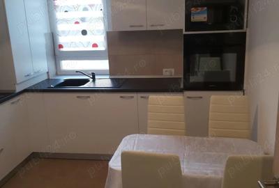 Apartament cu 2 camere decomandat în Tractorul - 1
