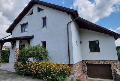 Casă cu 5 camere cu Teren 2000 Mp în Central - 2