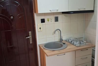 Garsonieră decomandată în Valu lui Traian