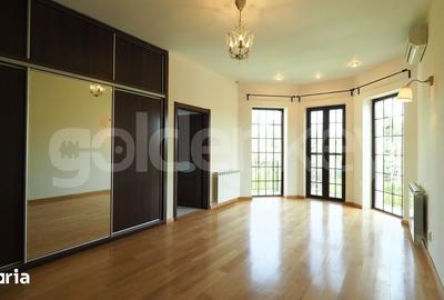 Casă cu 5 camere cu Teren 960 Mp în Central - 11
