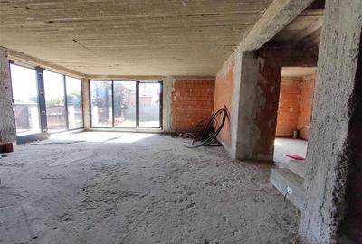 Casă cu 6 camere cu Canalizare în Vest - 1