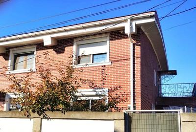 Casă cu 7 camere cu Teren 411 Mp în Berceni