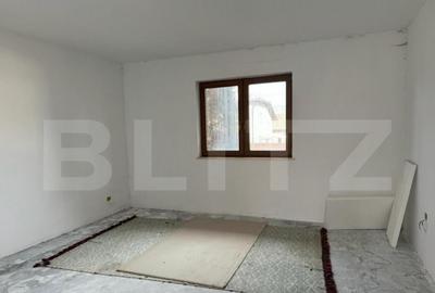 Casă cu 3 camere cu Teren 1800 Mp în Central - 1