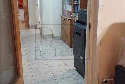 Apartament cu 3 camere decomandat în Polonă - 2
