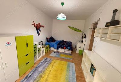 Apartament cu 3 camere semidecomandat în Florești
