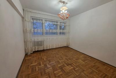 Apartament cu 3 camere semidecomandat în Bucur Obor