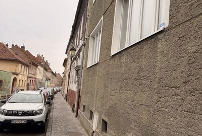 Apartament cu 2 camere semidecomandat în Centrul Istoric