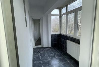 Apartament cu 3 camere decomandat, mobilat în Virtuții