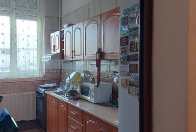 Rahova , Piata Cosbuc - 4