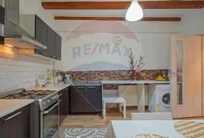 Casa 7 camere,  curte si terasa, situata in centrul Sanpetrului! Casa 7 camere,  curte si terasa, situata in centrul Sanpetrului! - 11