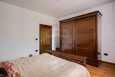 Casa cu 2 corpuri, piscina ?i 3.235 mp teren in Ghioroc - 17