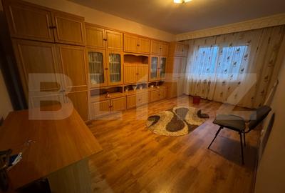 Apartament cu 3 camere de inchiriat, zona Bradet - 1