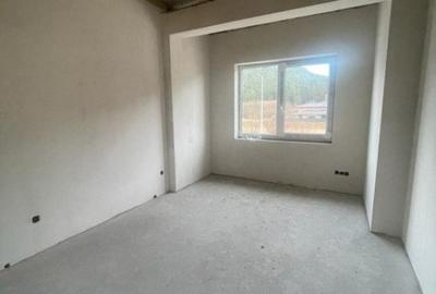 Casă cu 4 camere cu Teren 400 Mp în Luna - 4