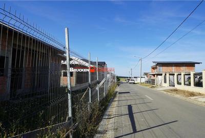 Casă cu 4 camere cu Teren 828 Mp în Sânmartin