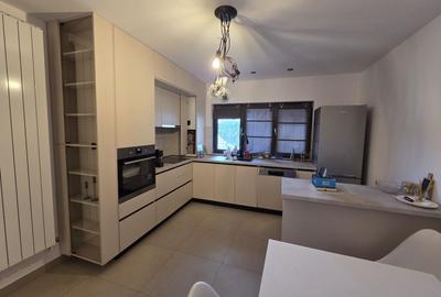 Casă cu 9 camere cu Teren 293 Mp în Cristian - 12