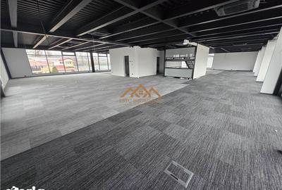 Spațiu comercial, de 1,400 mp, în Central - 4