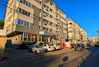 Spațiu comercial, de 52.869998931885 mp, în Sud - 3