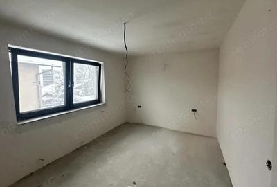 Casă cu 5 camere cu Teren 250 Mp în Independenței - 15