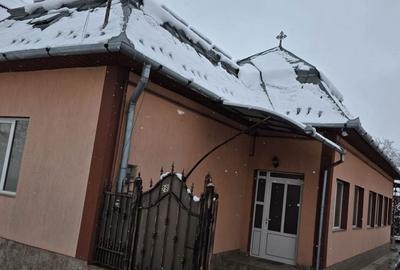 Casă cu 4 camere cu Teren 1083 Mp în Central - 2