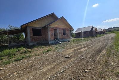 Casă individuală cu 3 camere în Fântânele (Hemeiuș)
