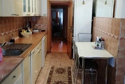 Apartament cu 3 camere decomandat în Călărași - 2