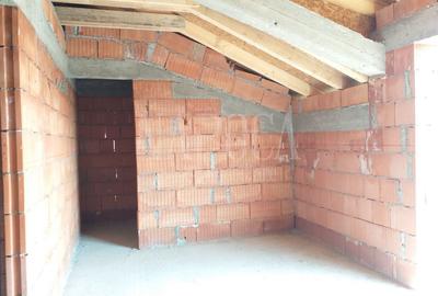 Duplex cu 5 camere cu Canalizare în Iris - 10