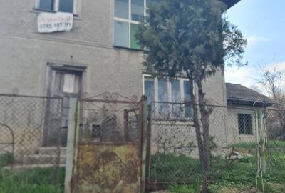 Casă cu Teren 1300 Mp în Probota - 1