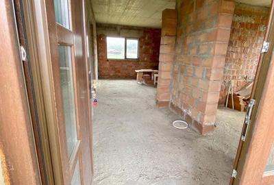 Casă cu 4 camere cu Teren 1600 Mp în Central - 3