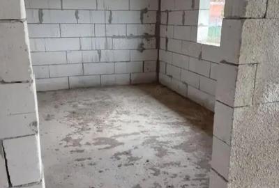 Casă cu Teren 800 Mp în Slobozia (Roznov)