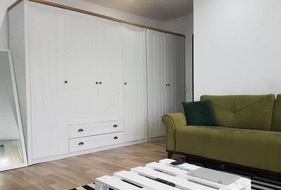 Apartament cu 3 camere semidecomandat în Aradului