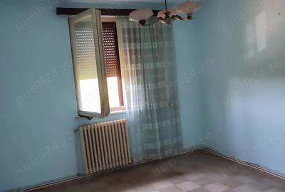 De vanzare : apartament cu 2 camere, 43 m2, Hunedoara, Micro 4, bloc din caramida. Centrala pe gaz.