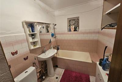 Apartament cu 3 camere decomandat, mobilat în Micro IV - 29