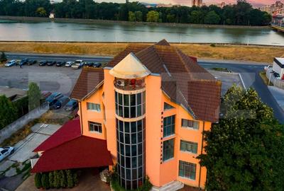 Motel + Sala de evenimente, fiecare avand suprafata de 750 mp, zona centrala - 1