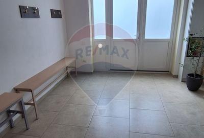 Spațiu comercial, de 447.5 mp, în Central - 7