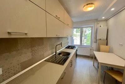 Apartament cu 4 camere decomandat în 7 Noiembrie - 2