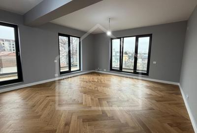 Apartament cu 3 camere decomandat în Aviației