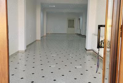 Spațiu comercial, de 96 mp, în Central