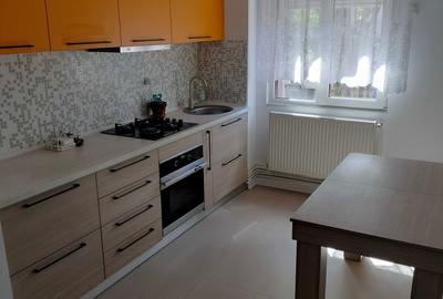Apartament cu 3 camere semidecomandat în Central - 1