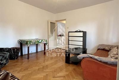 Apartament cu 3 camere decomandat, mobilat în UMT