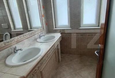 Casa Ultracentral cu 5 camere in suprafa?a de 300 mp ?i un teren de 600 mp - 7