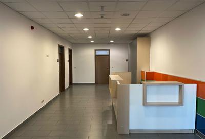 Spațiu comercial, de 50 mp, în Central - 8